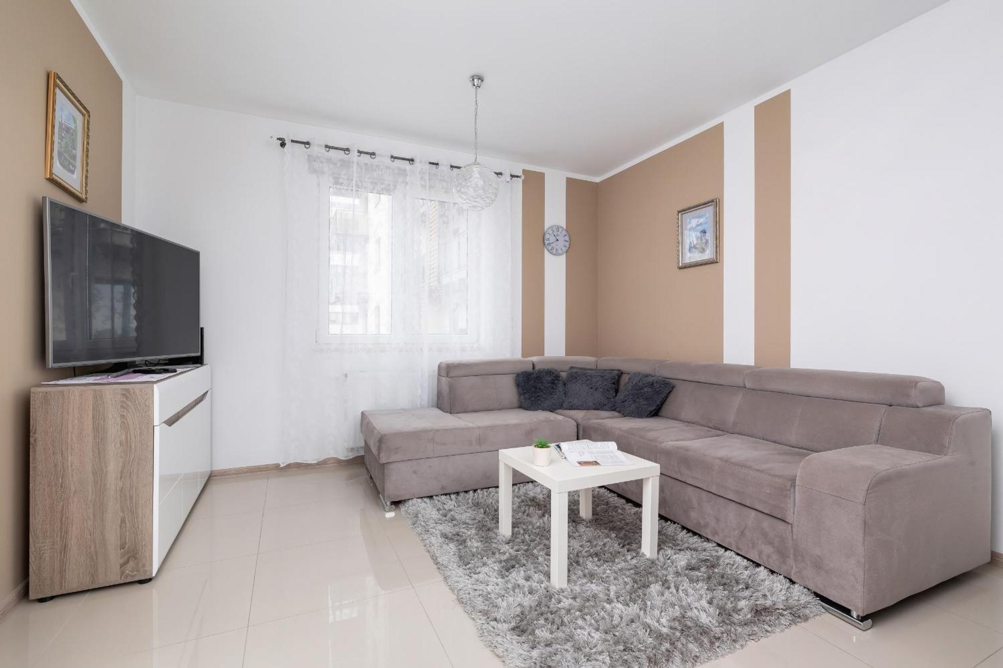 Modern With Parking In Cracow By Rent Like Apartamento